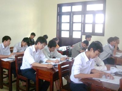 Phụ huynh đòi cưa ghế của trường học